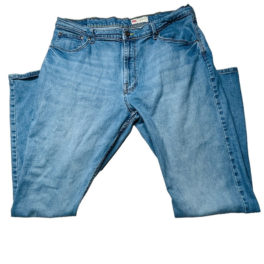Wrangler‎ Men's 38x32 Light Wash Athletic Fit Straight Leg Denim Jeans